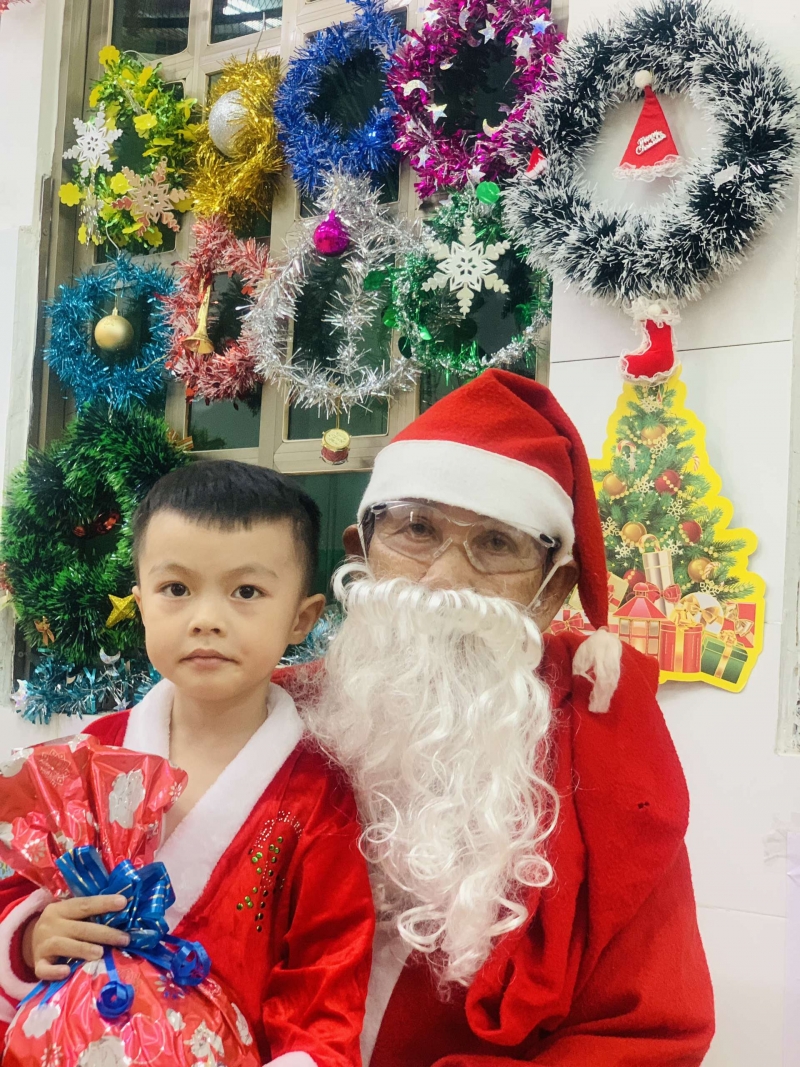 vui cung ong gia noel   choi 2