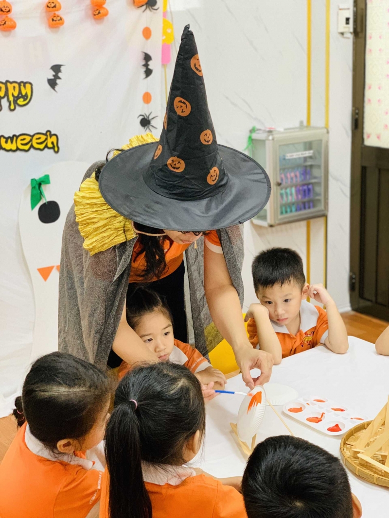 trang tri halloween   la 1