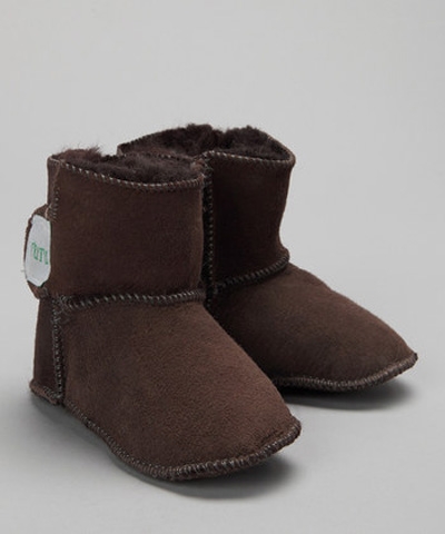 mu va boot cho be gai